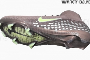 280欧！姆巴佩最新签名战靴谍照：金属银+梅子日食配色，印KM标识